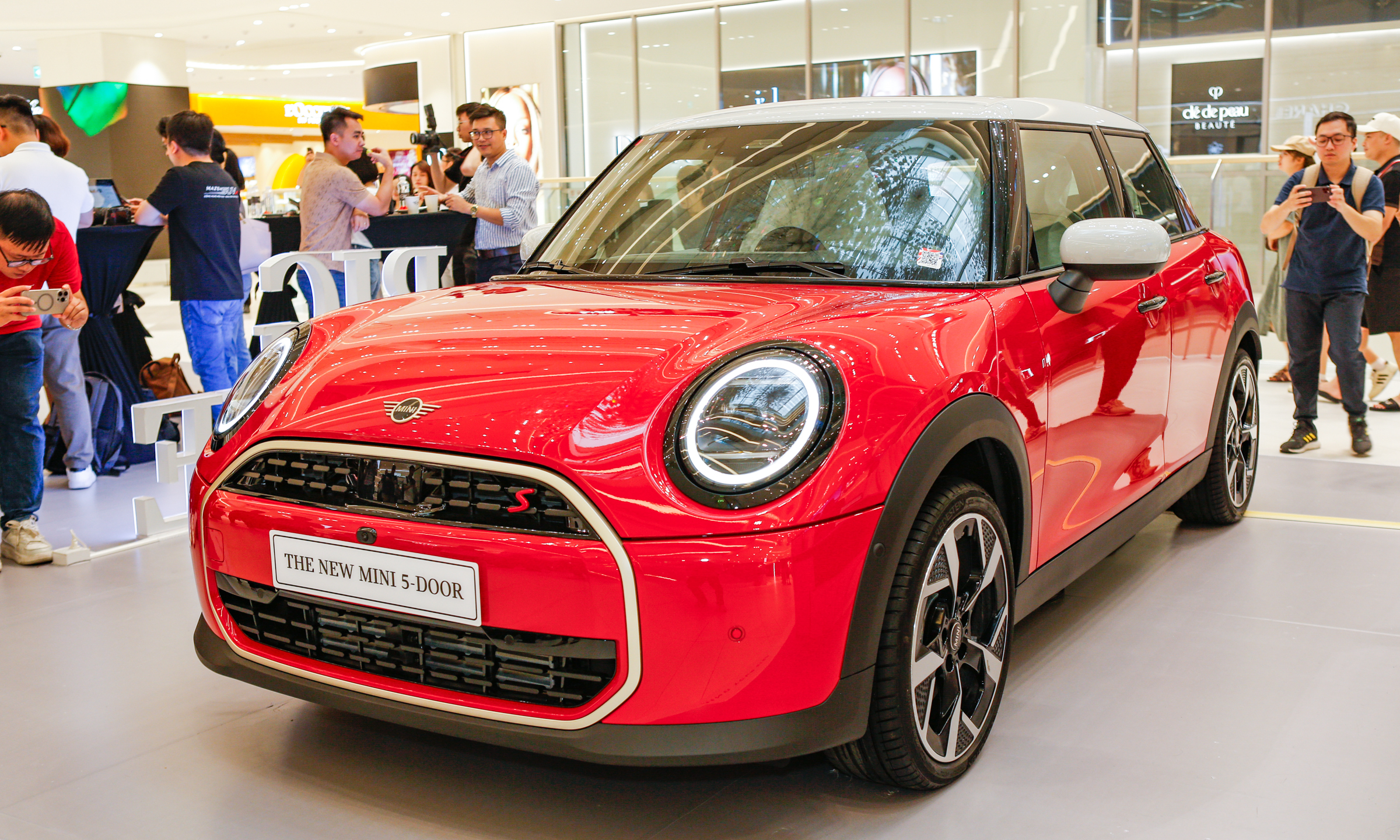 Mini 5 DOOR 2025 - Image 3