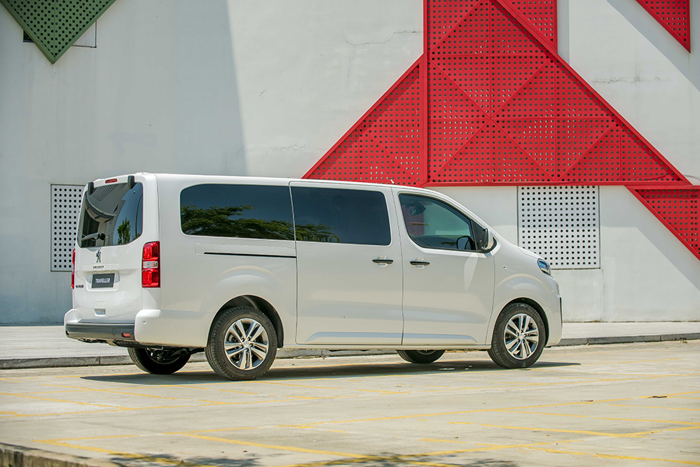 Peugeot Traveller 2021 - Image 2