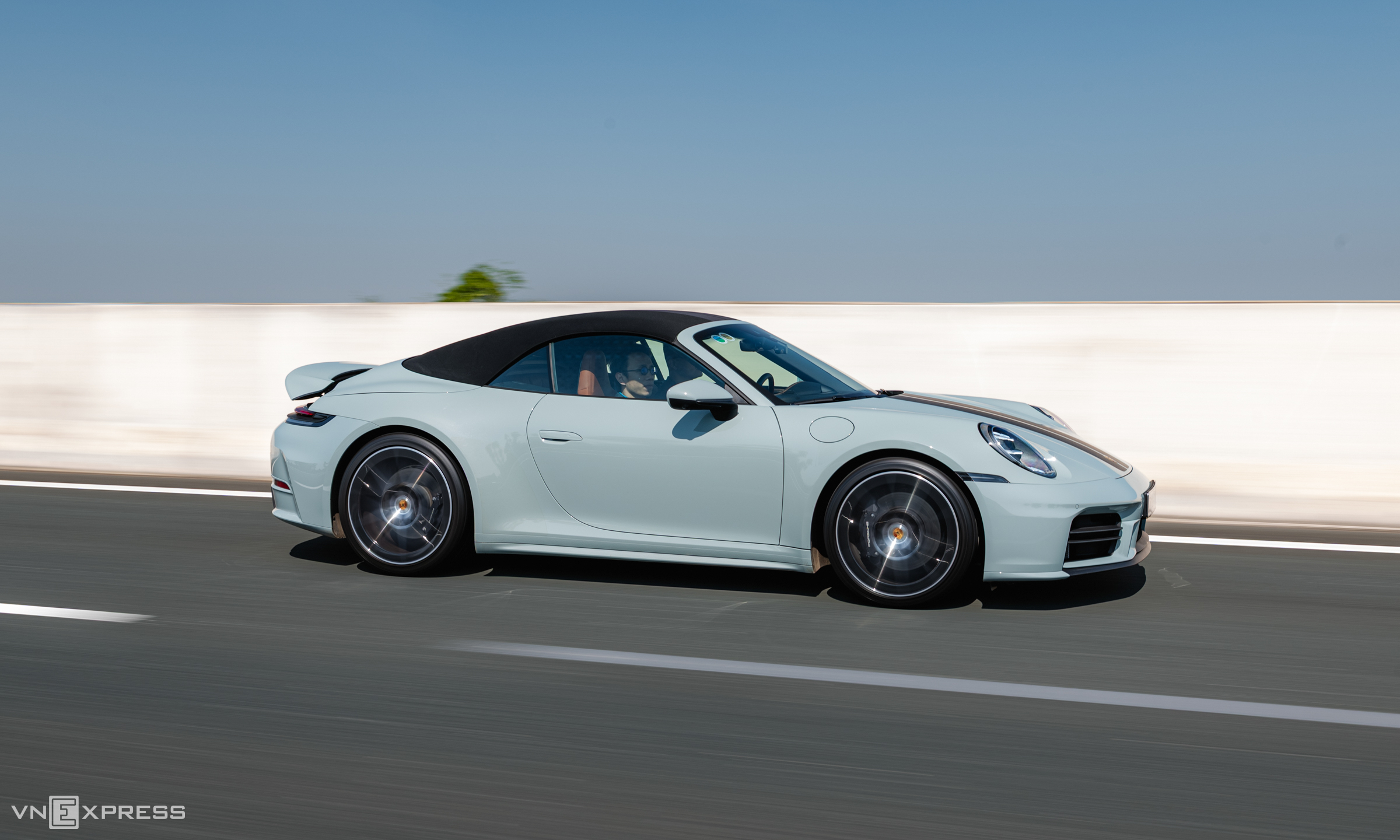 Porsche 911 2025 - Image 3