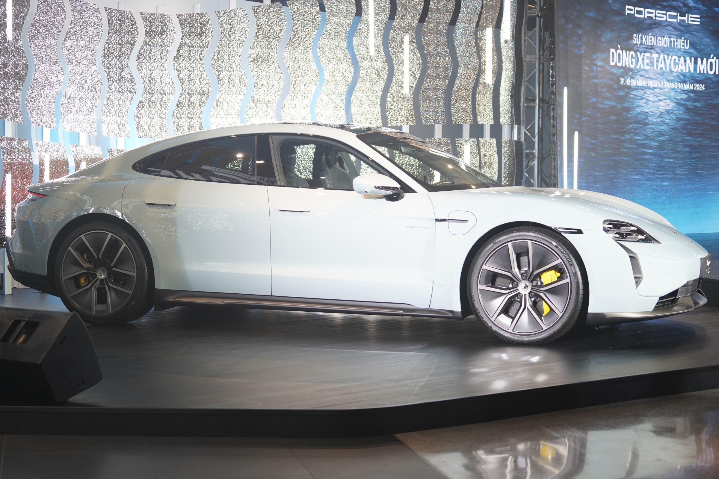 Porsche Taycan 2024 - Image 2