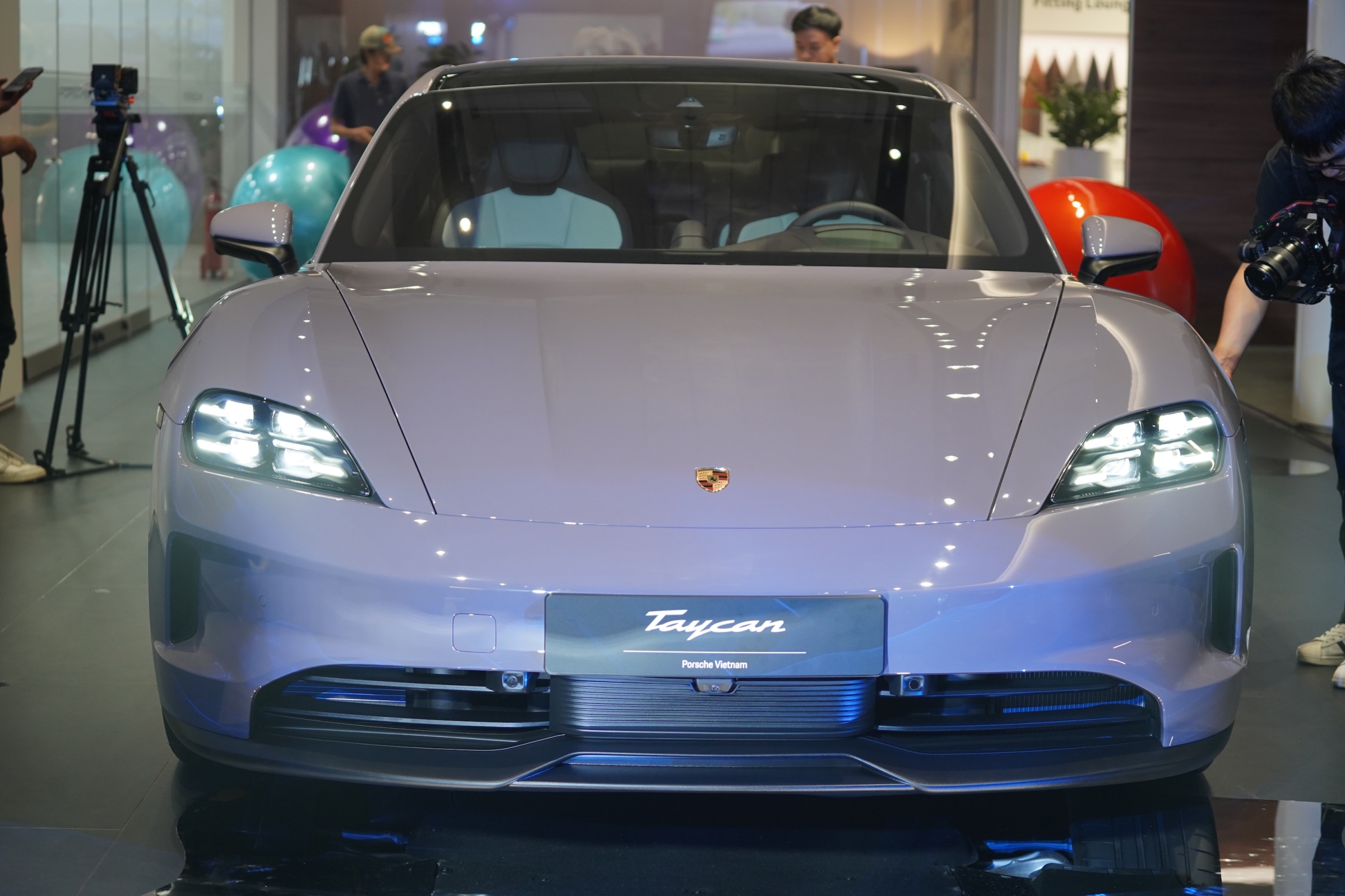 Porsche Taycan 2024 - Image 4