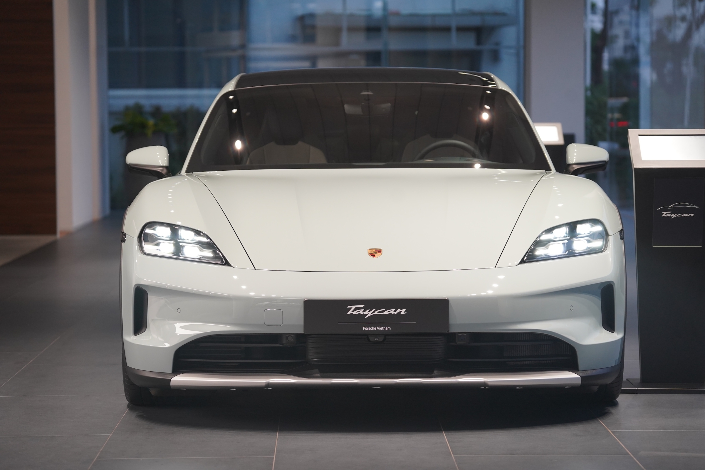 Porsche Taycan 2024 - Image 5