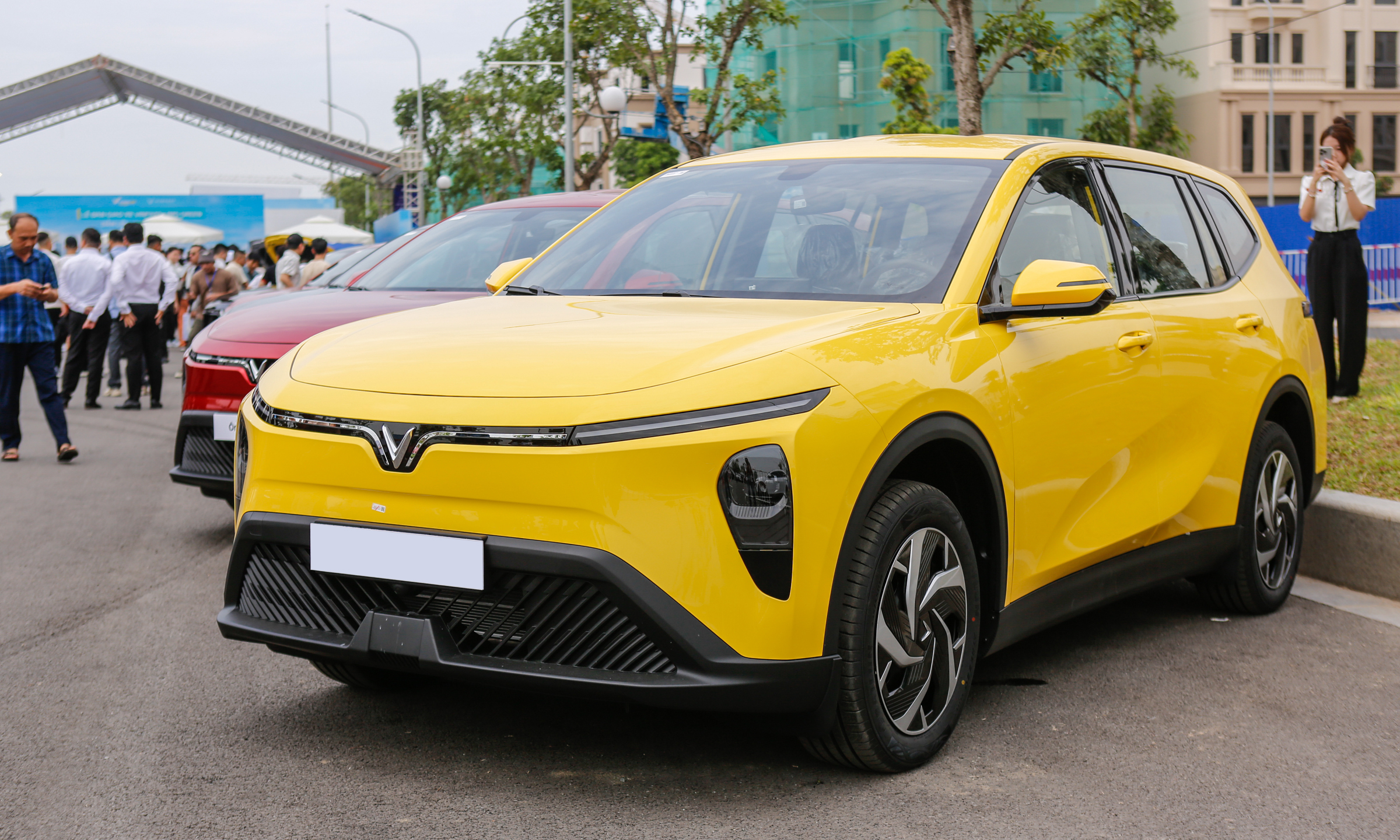 VinFast Limo Green 2025 - Image 2