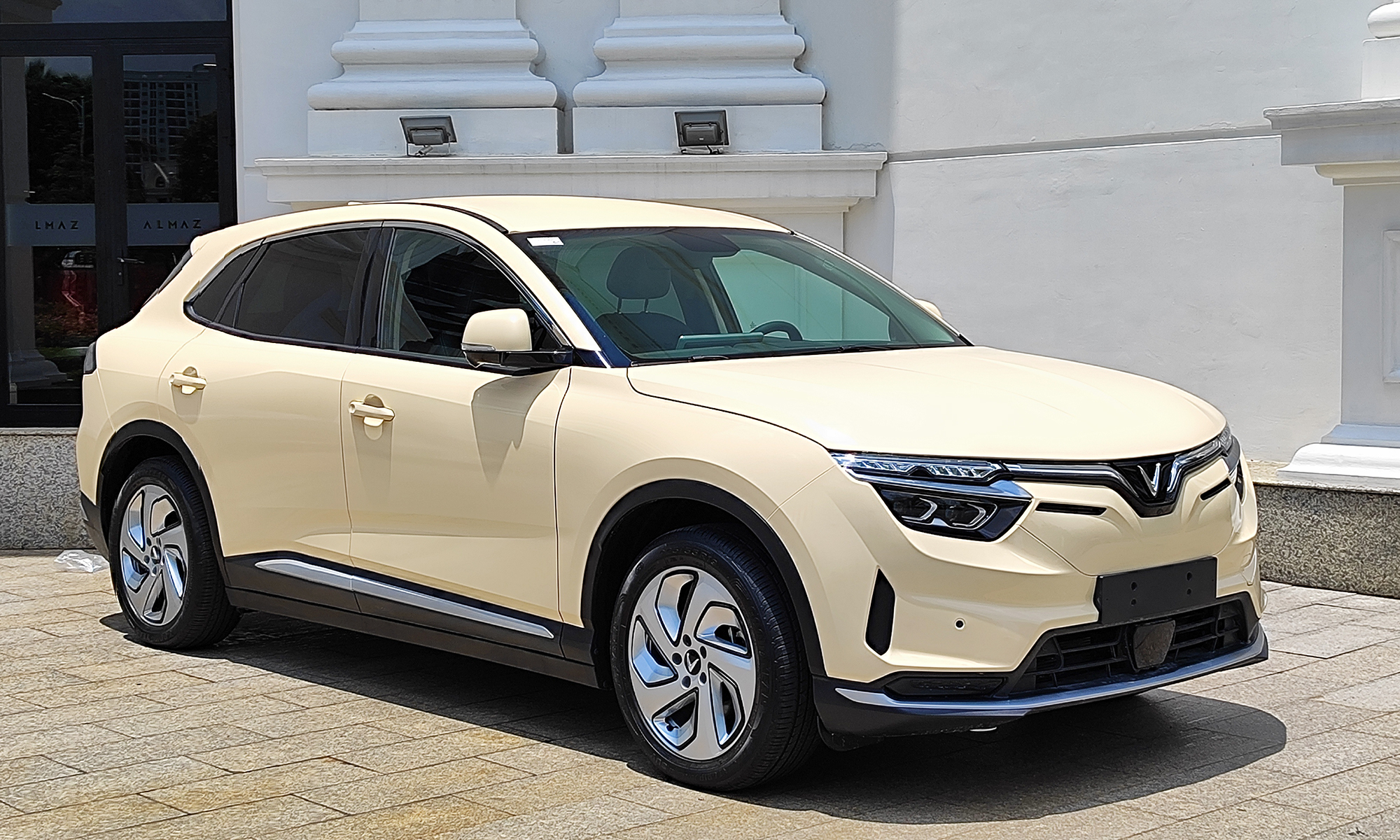 VinFast VF 8 Eco 2024 - Image 3