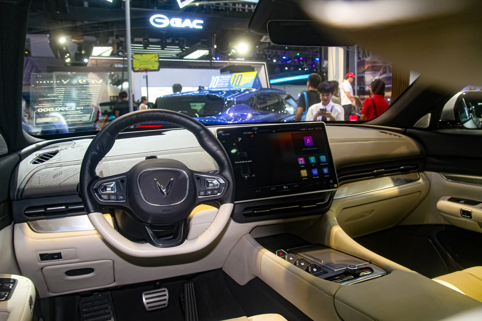 VinFast VF 9 2024 exterior