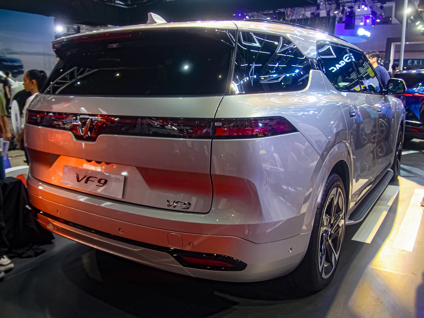 VinFast VF 9 2024 exterior