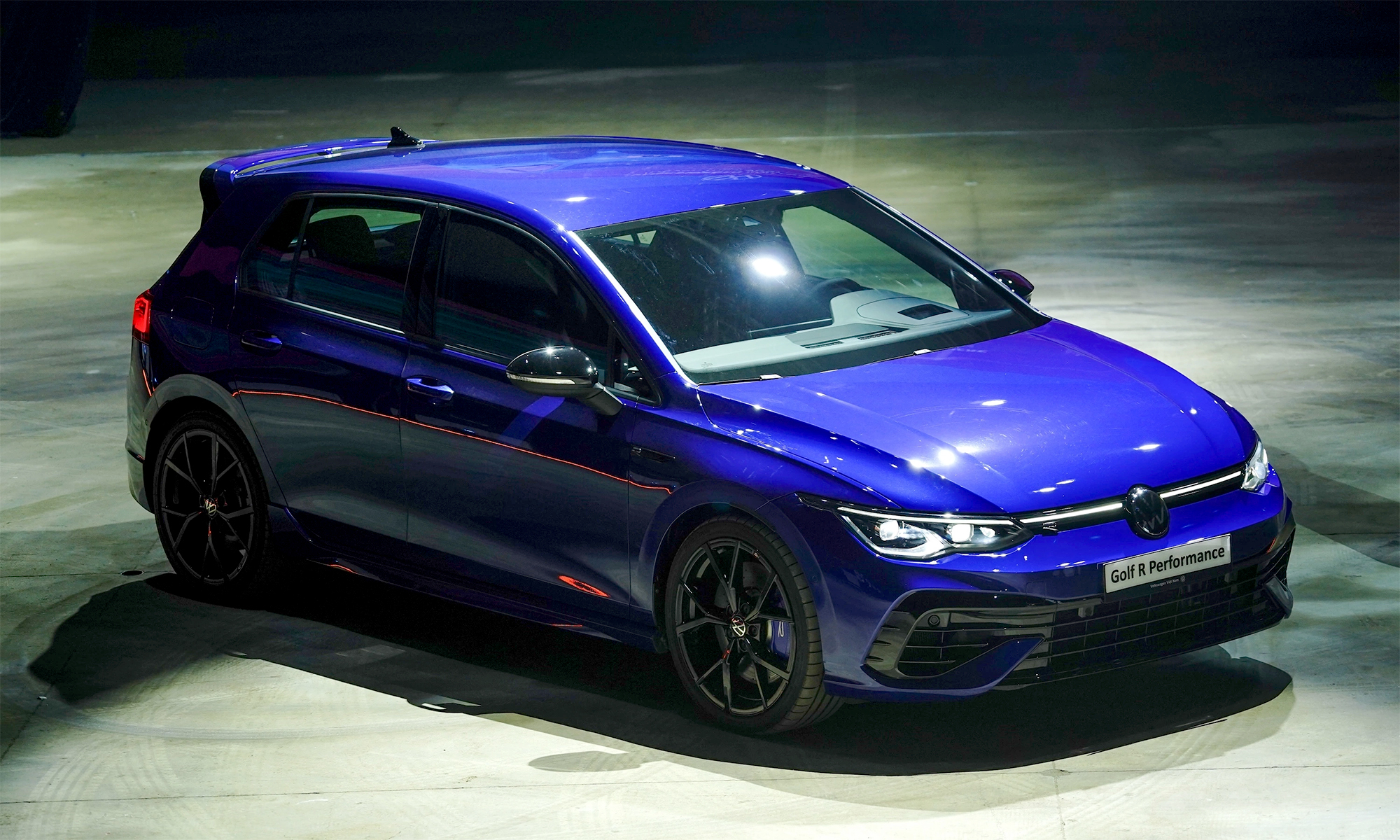 Volkswagen Golf R Performance 2025 - Image 2