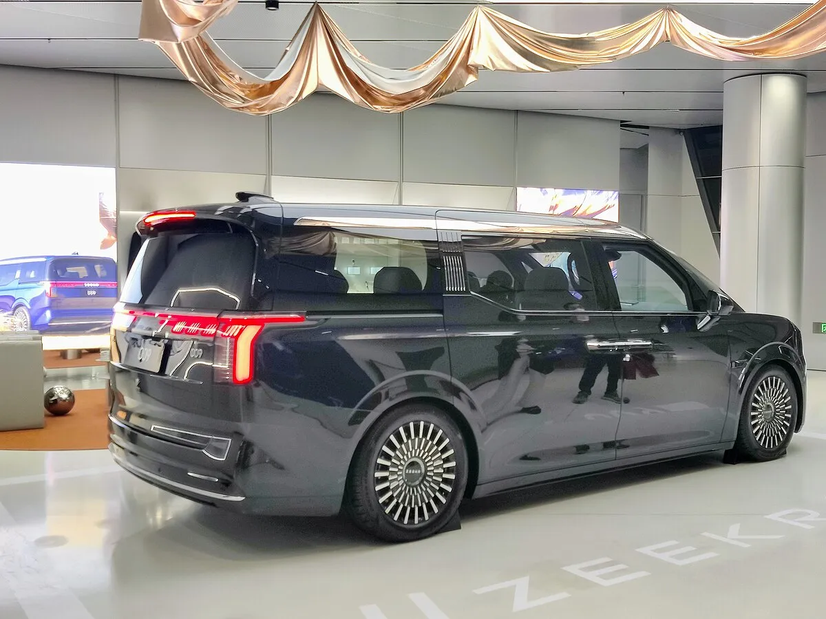 ZEEKR ZEEKR 009 2026 ZEEKR 009 6 Seater - Image 2